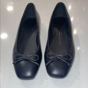 Elegant Ecco Black Women's Ballet Flats